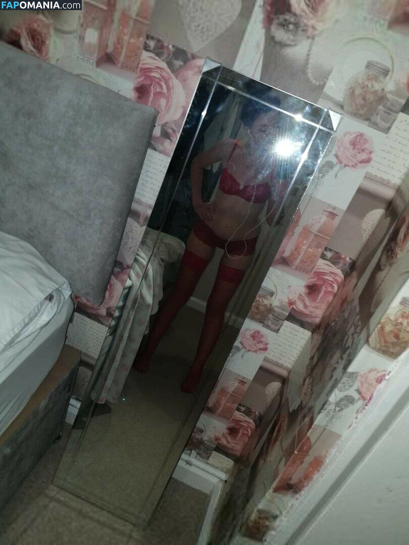 Lyl_24 / layla_24 Nude OnlyFans  Leaked Photo #2
