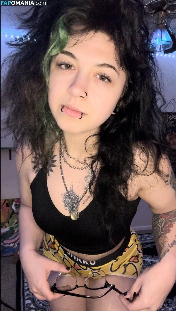 Lyssa Lowe / emopoisonivy / fairlyodd222 / fairlyodd999 Nude OnlyFans  Leaked Photo #7