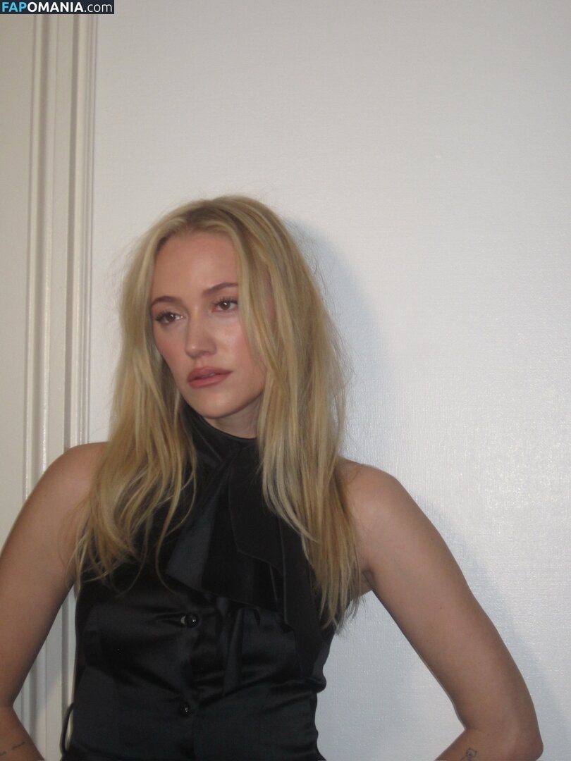 Maika Monroe / maikamonroe Nude OnlyFans  Leaked Photo #17