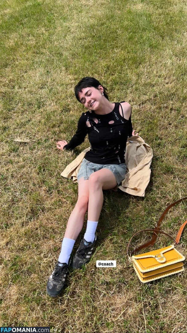 Maisie Williams Nude Leaked Photo #12