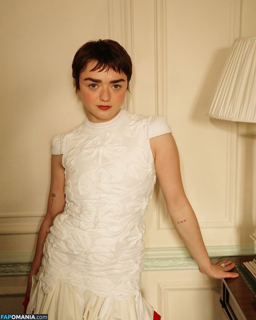 Maisie Williams Nude Leaked Photo #141