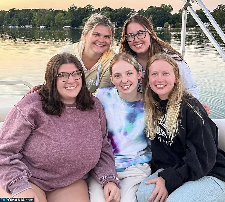 Maura / maurahiggins / pennyliciouss Nude OnlyFans  Leaked Photo #6