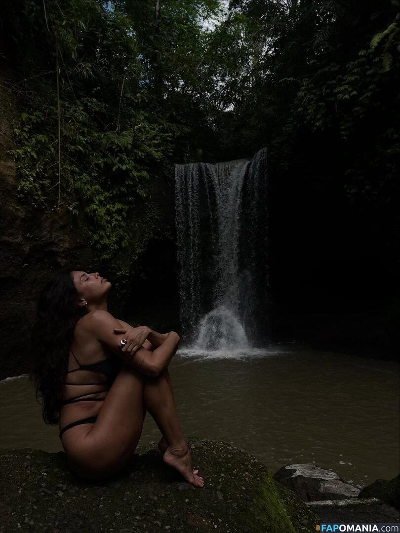 Michelle Andrade / https: / mish_andrade / mishvirmish Nude OnlyFans  Leaked Photo #7