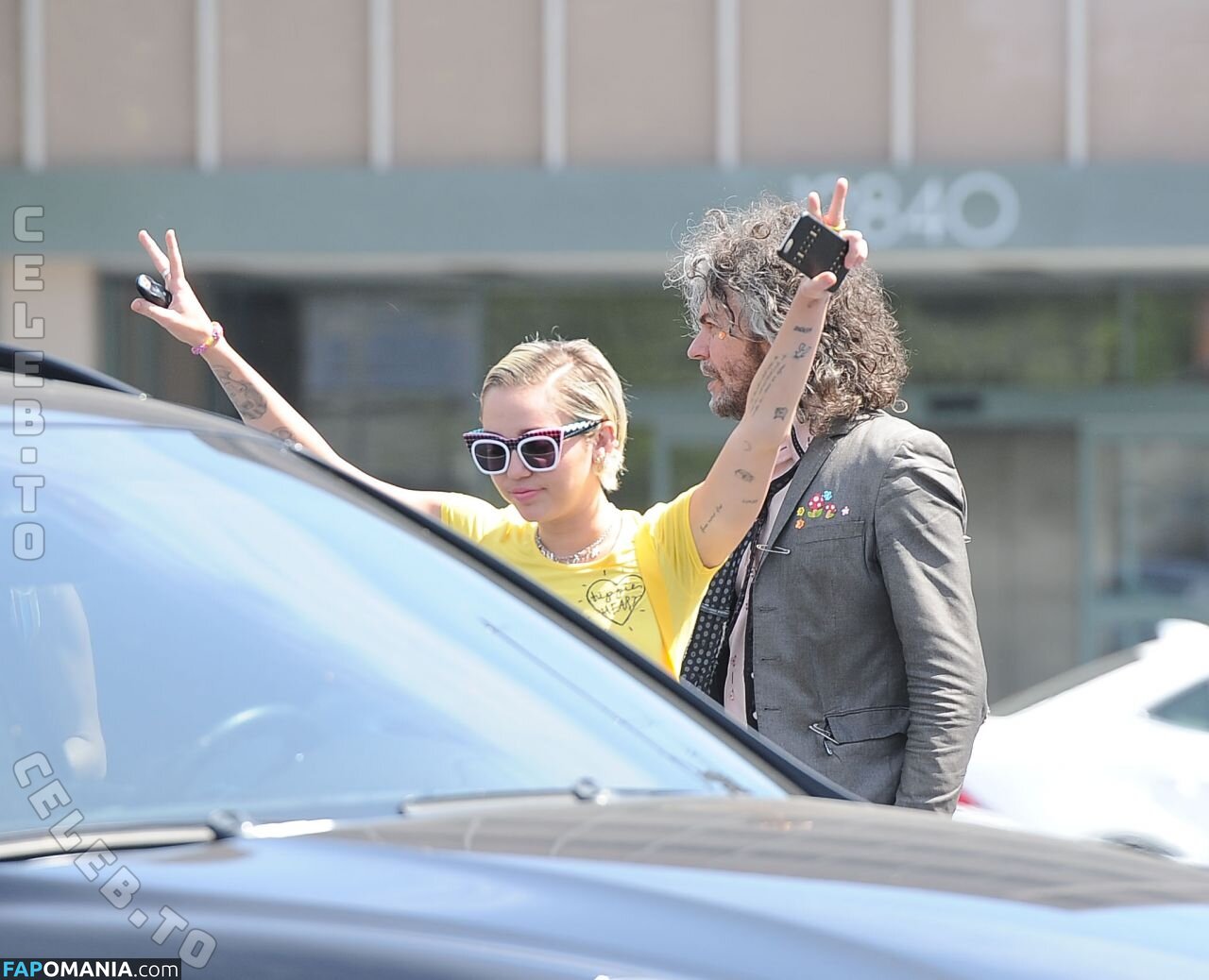 Miley Cyrus / https: / mileycyrus Nude OnlyFans  Leaked Photo #2