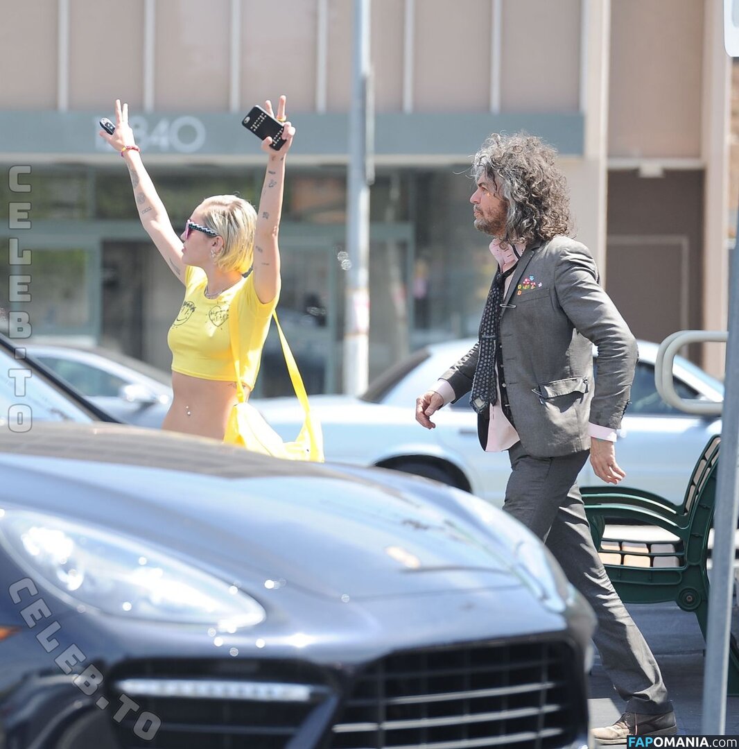 Miley Cyrus / https: / mileycyrus Nude OnlyFans  Leaked Photo #3