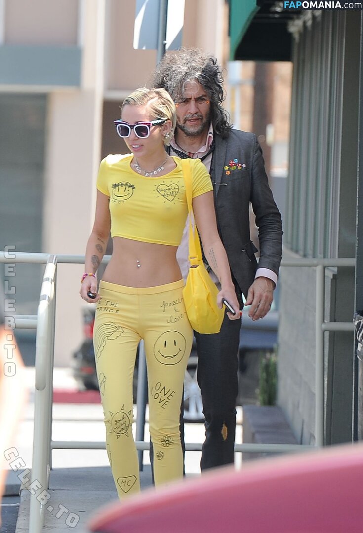 Miley Cyrus / https: / mileycyrus Nude OnlyFans  Leaked Photo #6