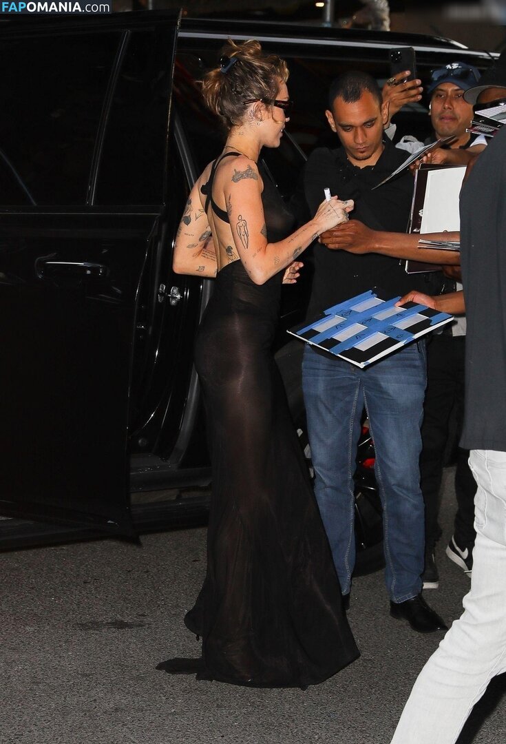 Miley Cyrus / https: / mileycyrus Nude OnlyFans  Leaked Photo #20