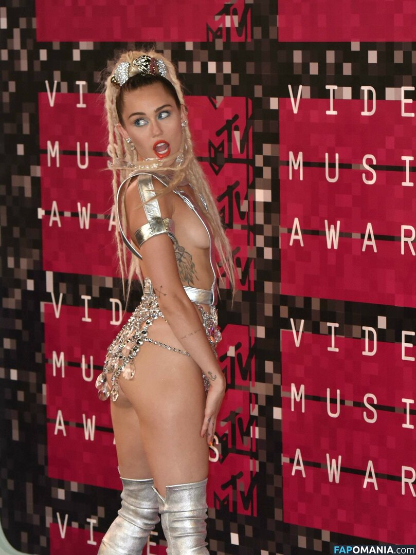 Miley Cyrus Nude Leaked Photo #597
