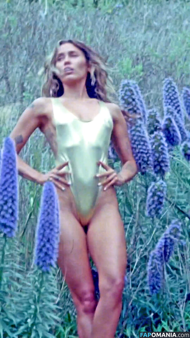 Miley Cyrus Nude Leaked Photo #665
