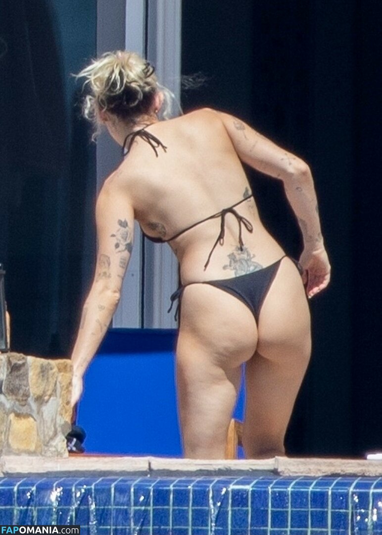 Miley Cyrus Nude Leaked Photo #1011