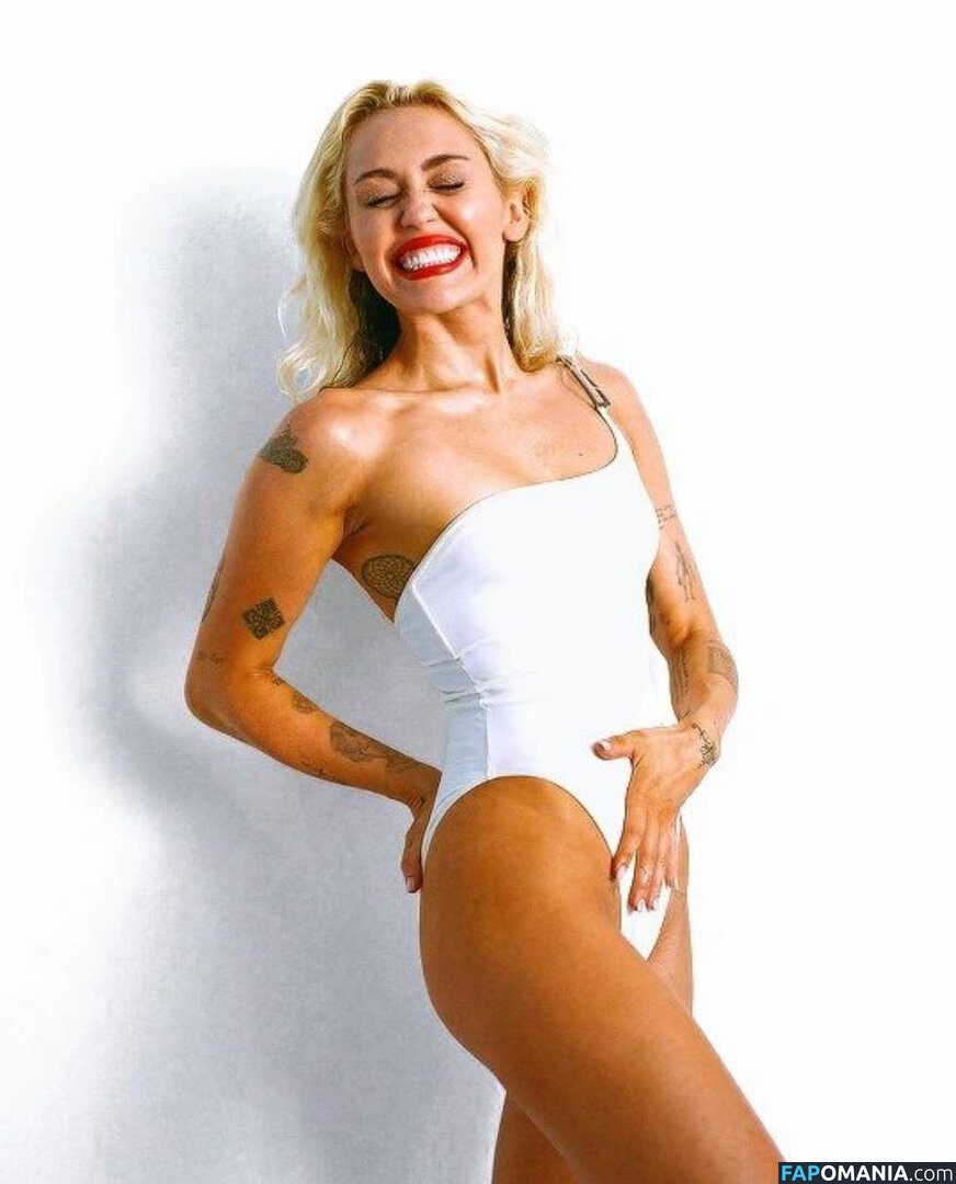 Miley Cyrus Nude Leaked Photo #1061