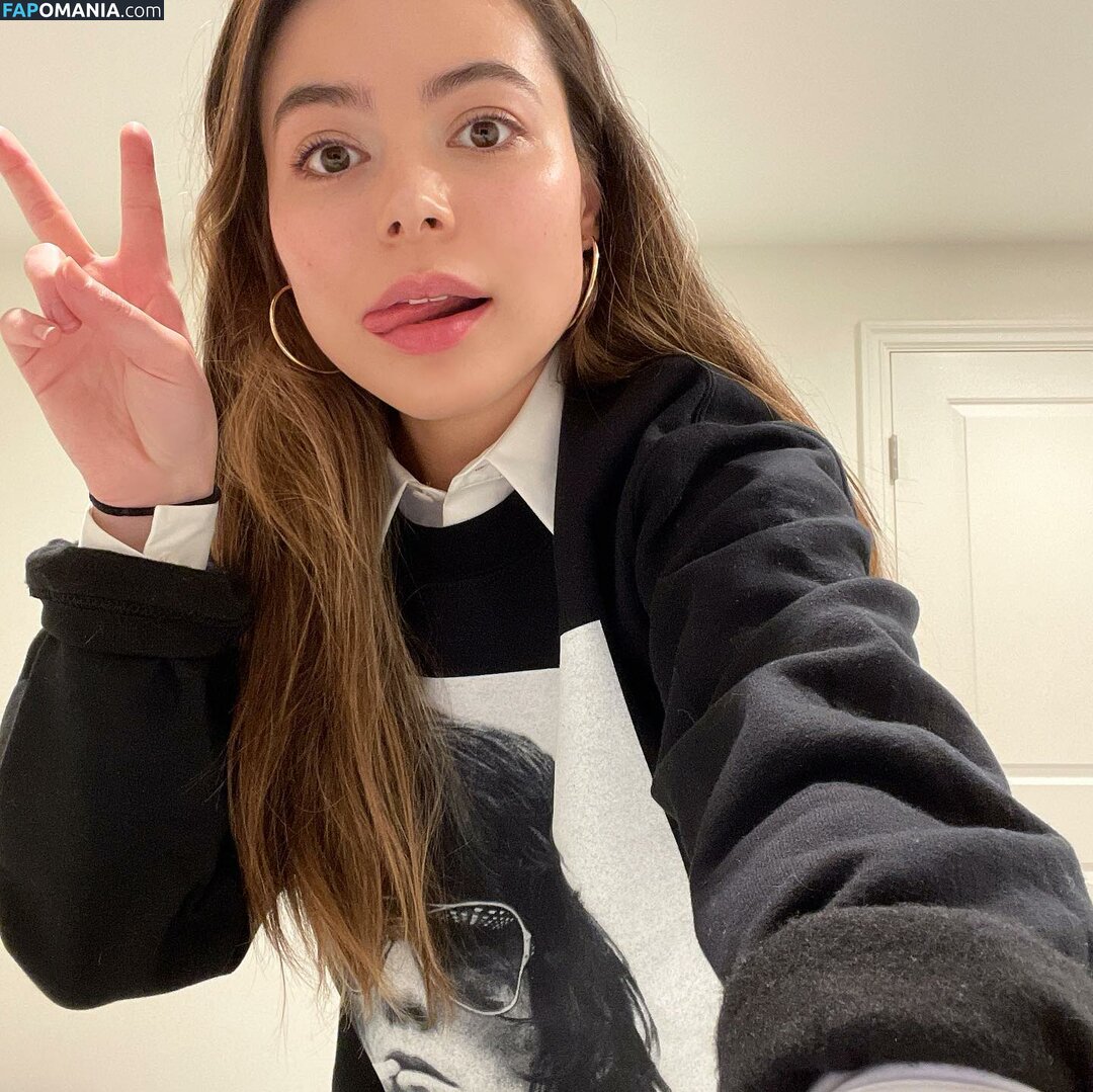 Miranda Cosgrove / MirandaCosgrove / onlyfanssz Nude OnlyFans  Leaked Photo #59