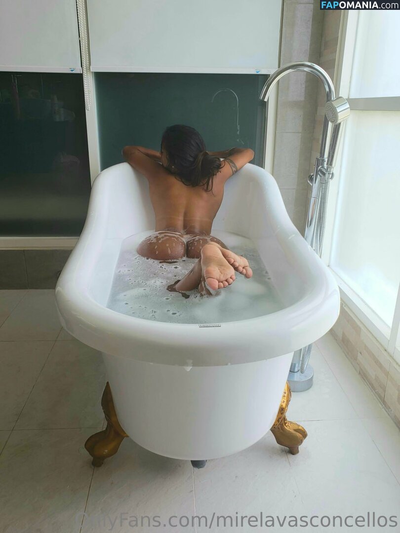 Mirela Vasconcelos / mi_levas / mirelavasconcellos / mirellavasconc Nude OnlyFans  Leaked Photo #2