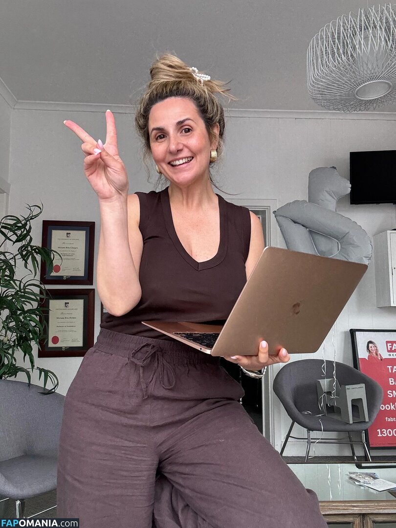 MILF Online Accountant / Miriam Holme / miriamholme Nude OnlyFans  Leaked Photo #8