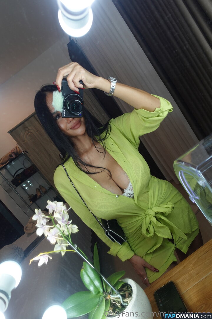 missauroraaa / sassysophyaudaciousaurora Nude OnlyFans  Leaked Photo #7