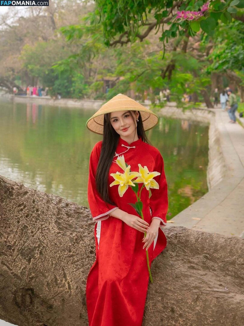 Moni Charlton / monicharlton Nude OnlyFans  Leaked Photo #1