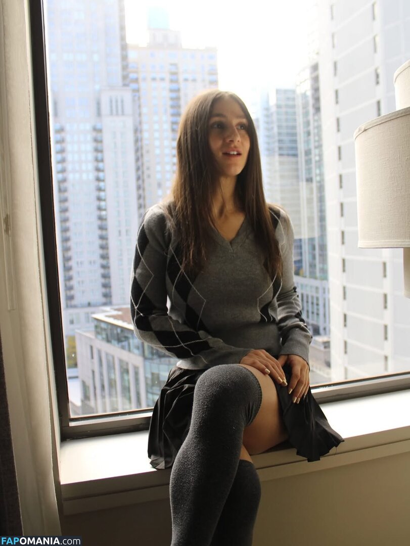 Nashla / Nashlabogaert__ / https: / nashla22 Nude OnlyFans  Leaked Photo #3