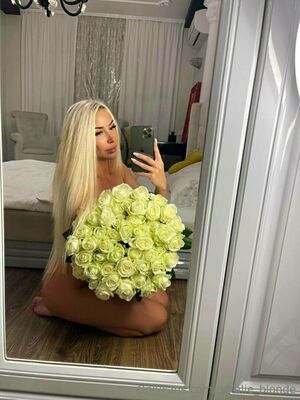 natalie_blonde