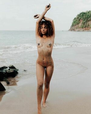 Nude Antilles