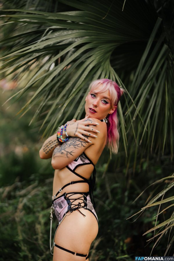 chloeblackz / onevegetabletwo Nude OnlyFans  Leaked Photo #2