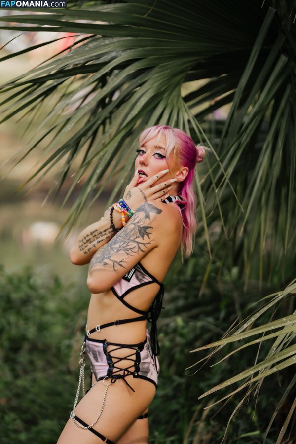 chloeblackz / onevegetabletwo Nude OnlyFans  Leaked Photo #3