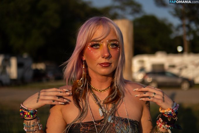 chloeblackz / onevegetabletwo Nude OnlyFans  Leaked Photo #4