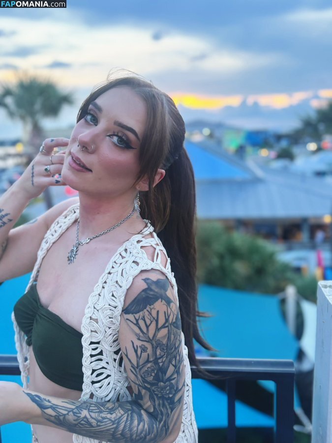 chloeblackz / onevegetabletwo Nude OnlyFans  Leaked Photo #6