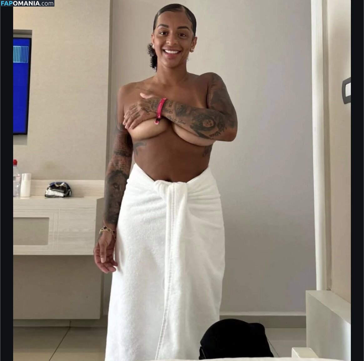 Paigey Cakey Nude OnlyFans  Leaked Photo #2