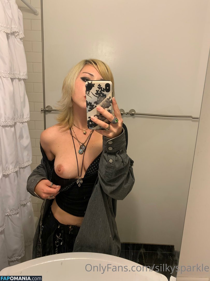 Molly Oeh / Paris Sun / ricevinegargirl83 / silkysparkle Nude OnlyFans  Leaked Photo #5
