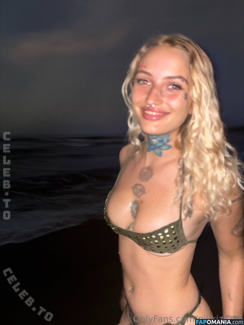 Pikkizaziki Nude OnlyFans  Leaked Photo #9