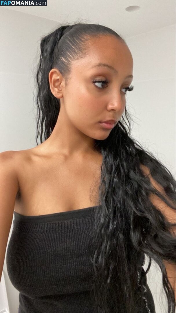 PinkPantheress / aloe_vera Nude OnlyFans  Leaked Photo #37