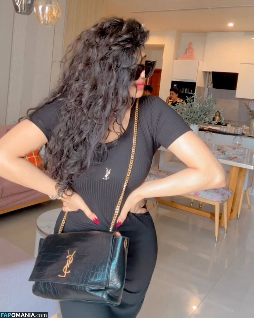 Piumi / https: / queenpiumi / queenpiyumy Nude OnlyFans  Leaked Photo #6