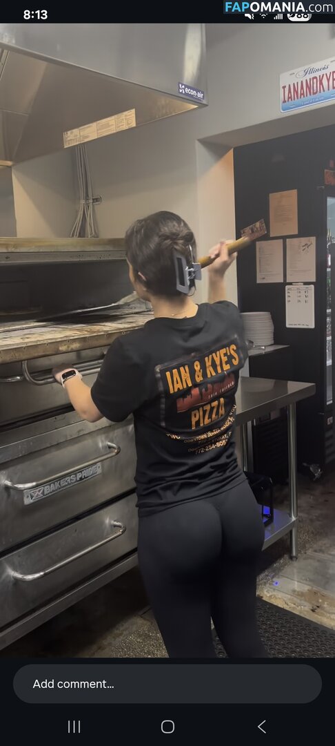 Pizzeria Baddies Nude OnlyFans  Leaked Photo #1