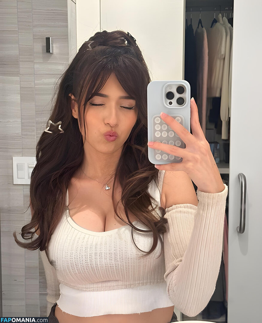 Pokimane / pokimanelol / pokinaneonlyfan Nude OnlyFans Leaked Photo #821 -  Fapomania