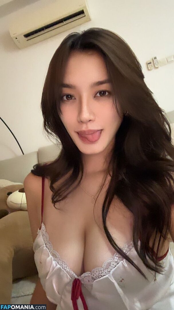Qamarina Lim / https: / qamarinalim_ Nude OnlyFans  Leaked Photo #3