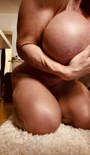 QueenMuscleBoobs