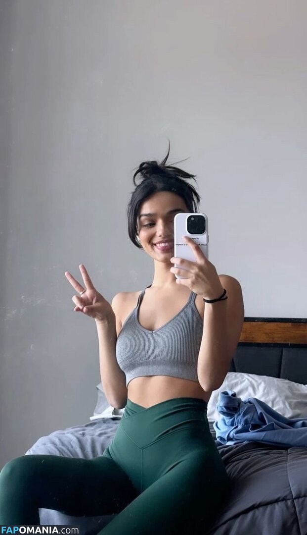 Rachel Zegler / rachelzegler / rachmariexoxo Nude OnlyFans  Leaked Photo #866