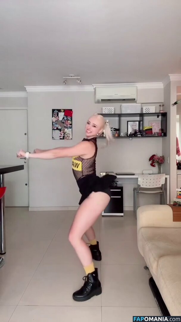 Renata Schneider / renata.c.schneider Nude OnlyFans  Leaked Photo #5