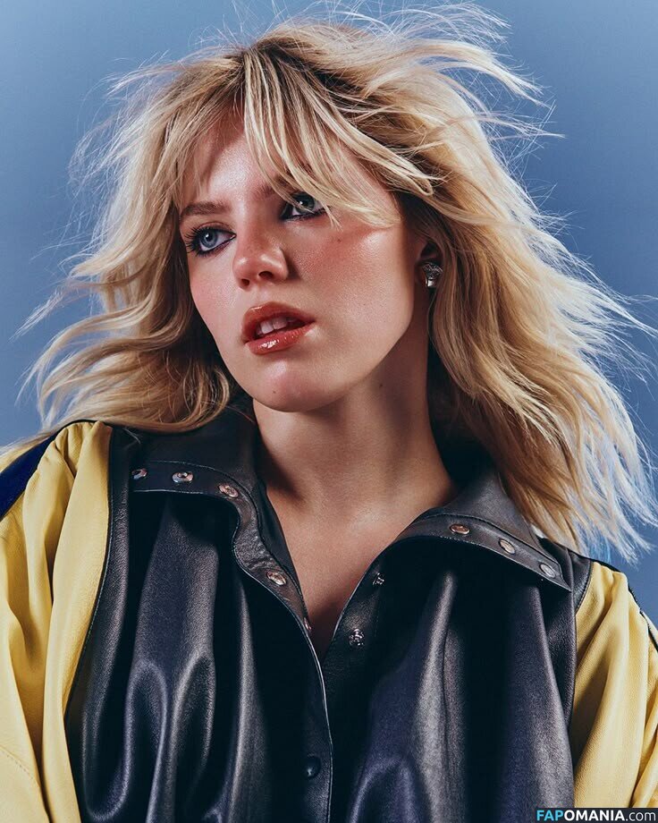 Renee Rapp / reneerapp Nude OnlyFans  Leaked Photo #134