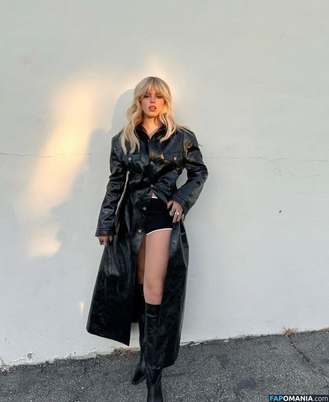 Renee Rapp / reneerapp Nude OnlyFans  Leaked Photo #136