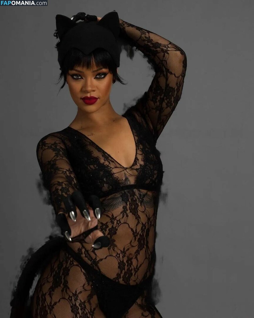 Rihanna Nude Leaked Photo #52