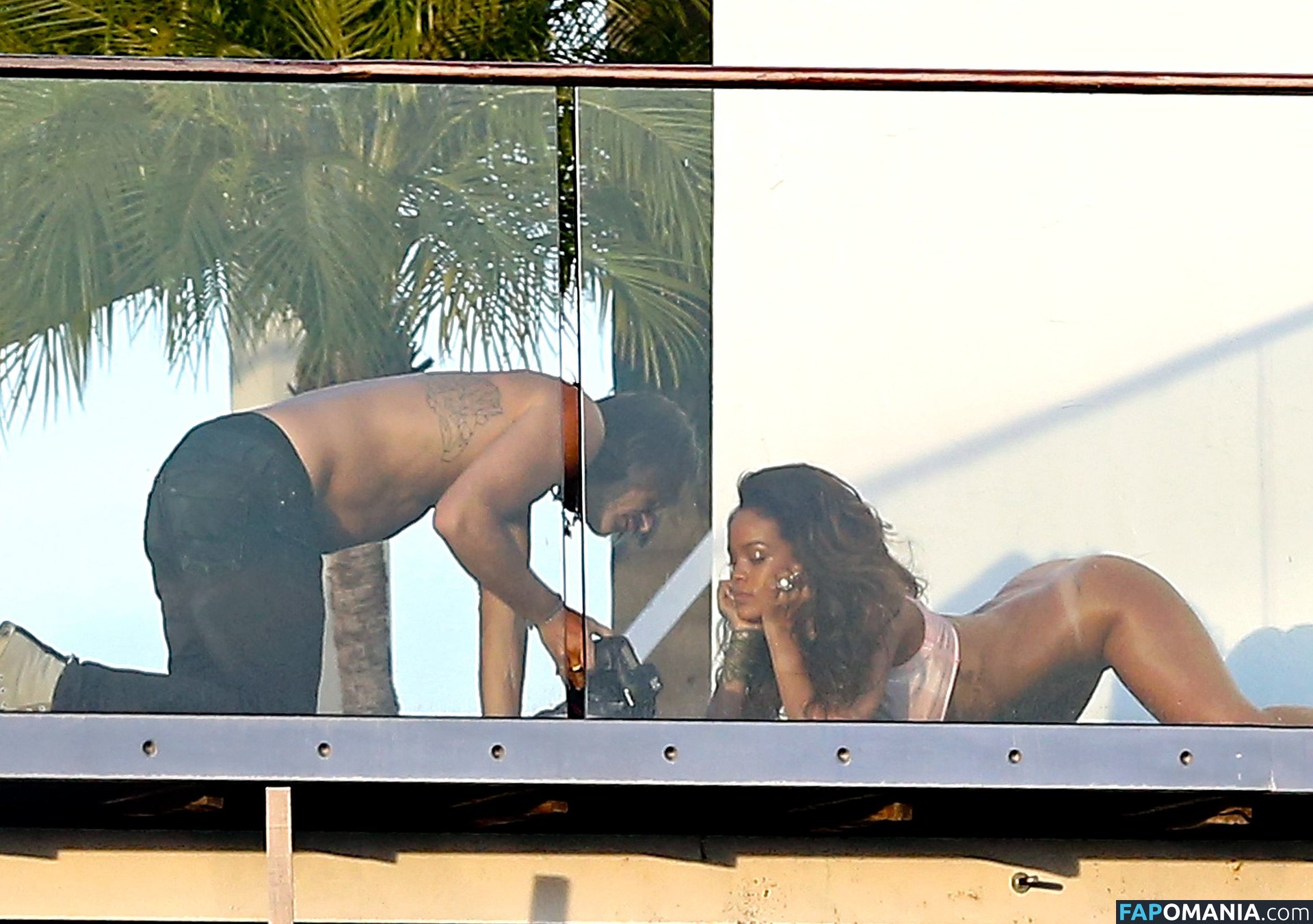 Rihanna Nude Leaked Photo #159