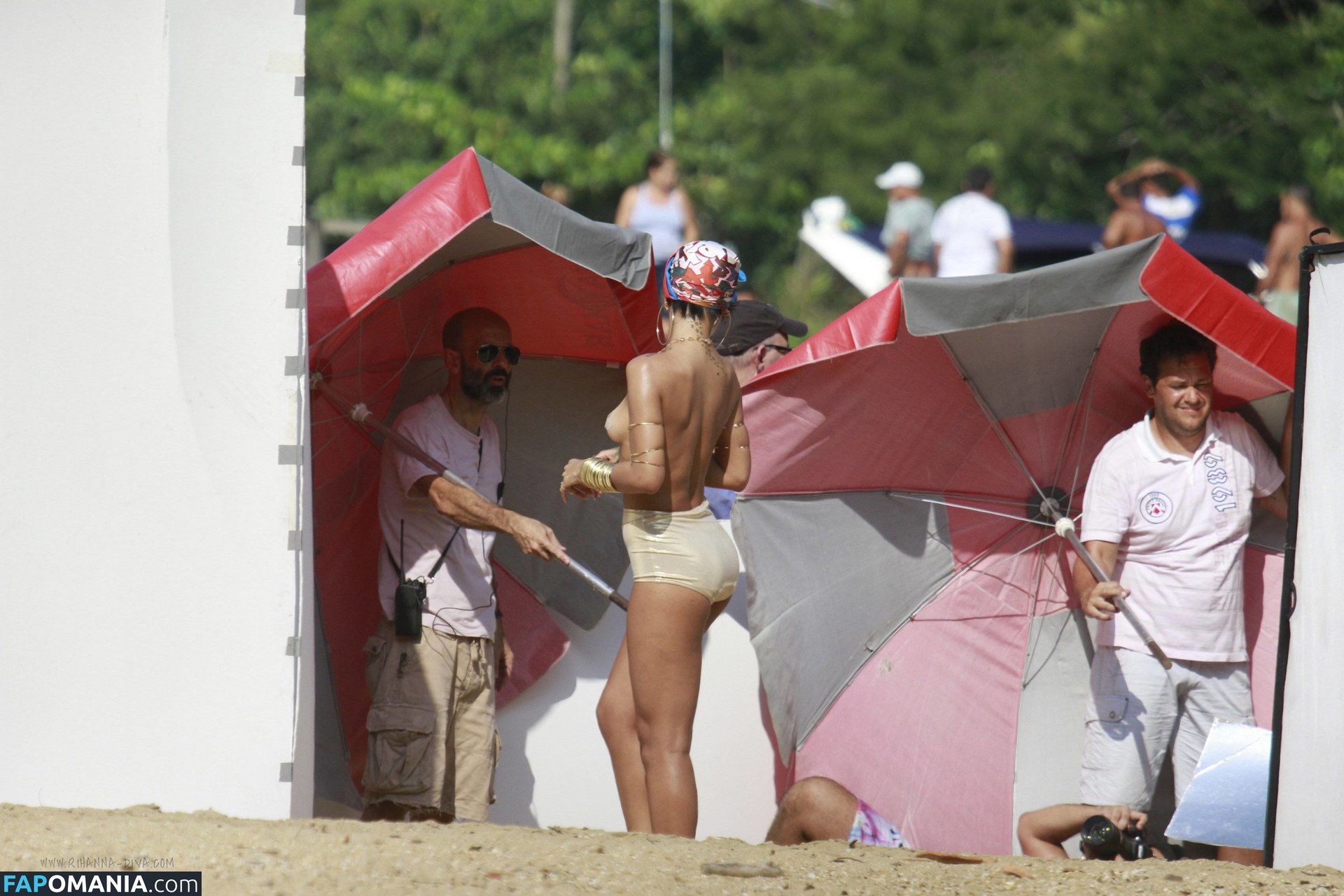 Rihanna Nude Leaked Photo #201