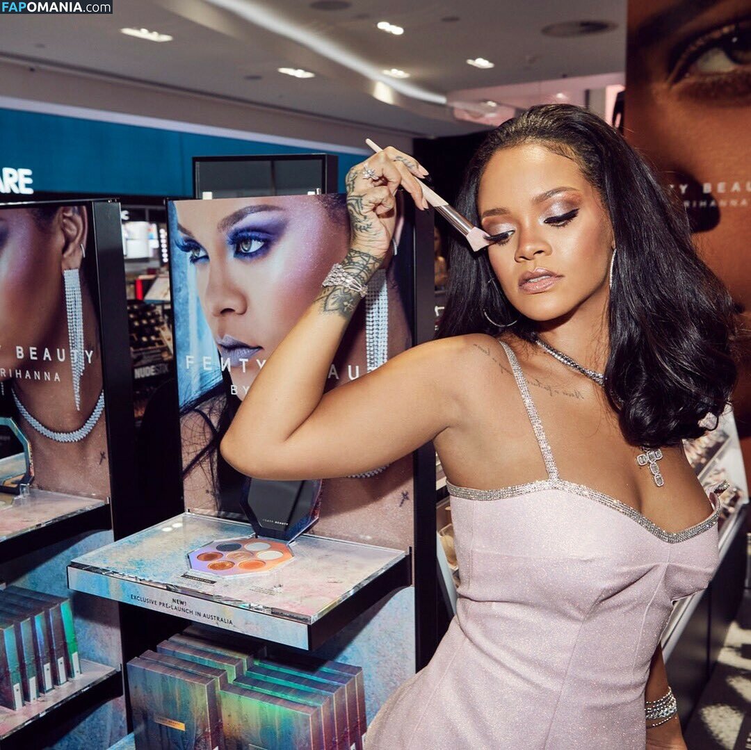 Rihanna Nude Leaked Photo #280