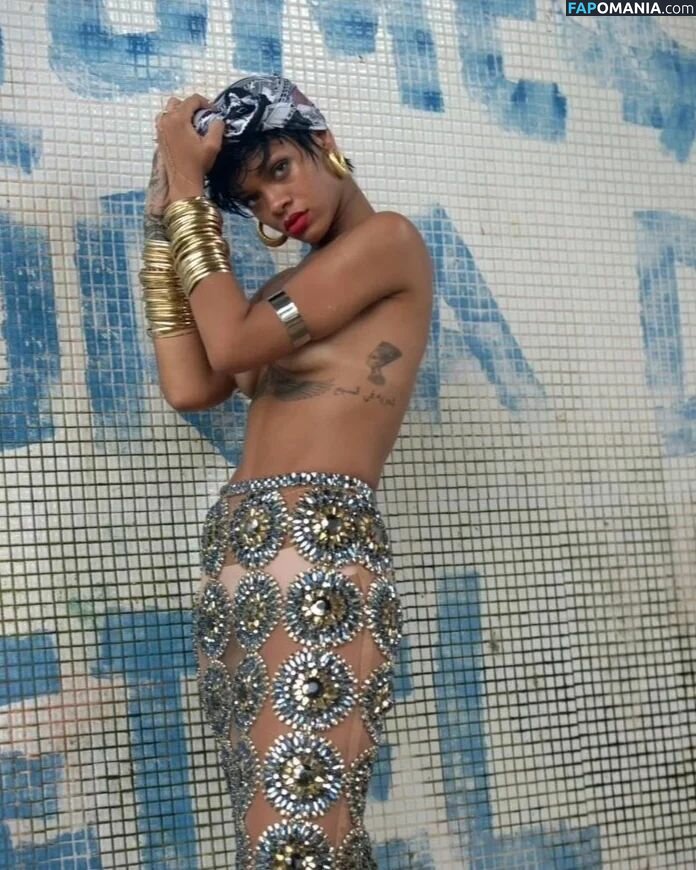 Rihanna Nude Leaked Photo #306