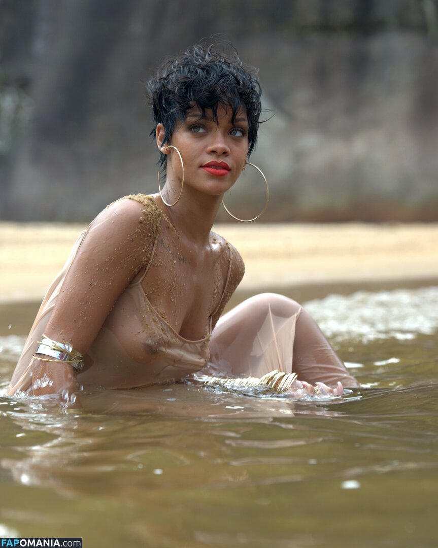 Rihanna Nude Leaked Photo #355