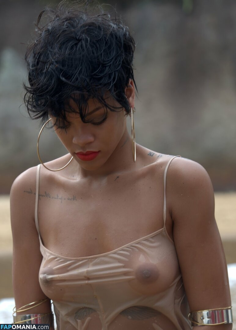 Rihanna Nude Leaked Photo #531