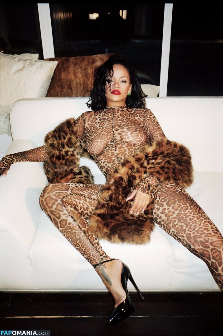 Rihanna Nude Leaked Photo #573