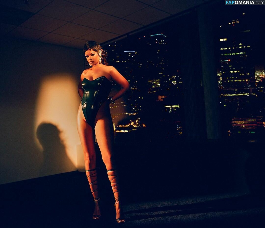 Rihanna Nude Leaked Photo #737