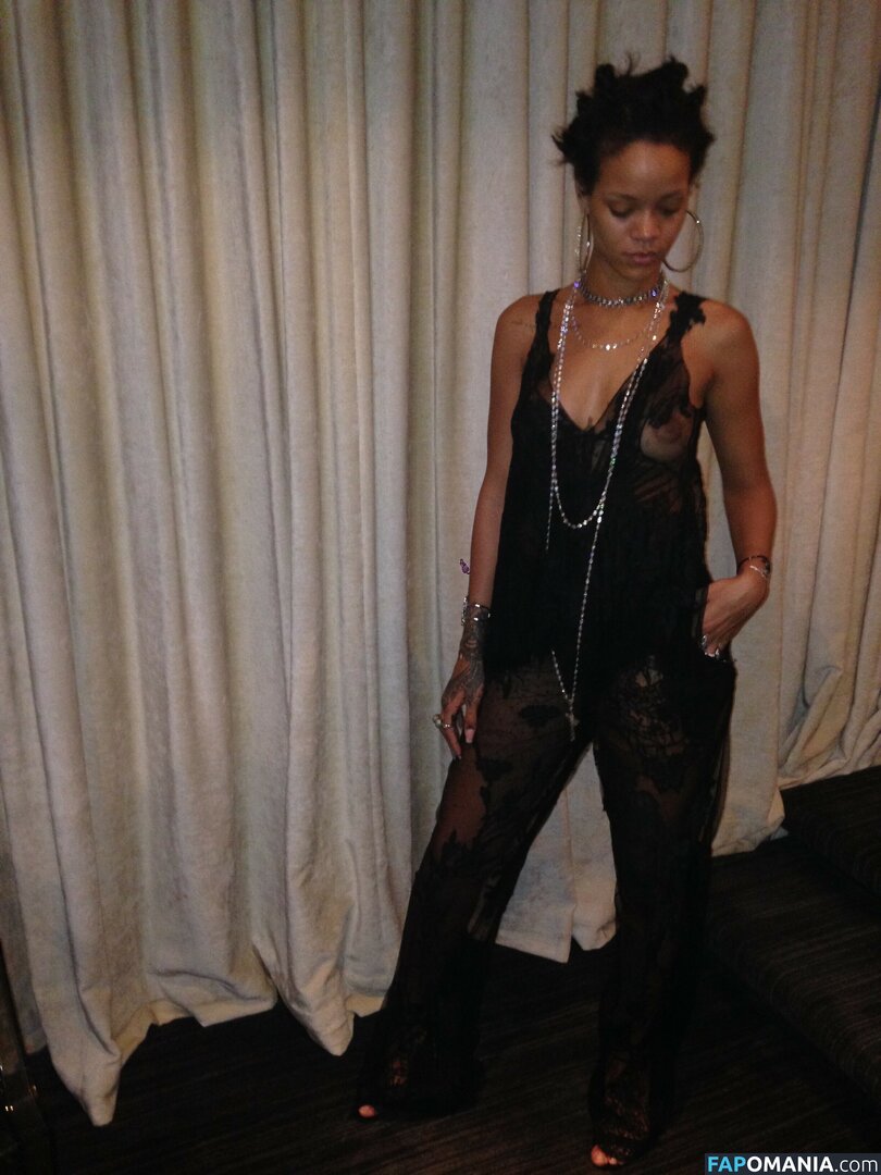 Rihanna Nude Leaked Photo #1048